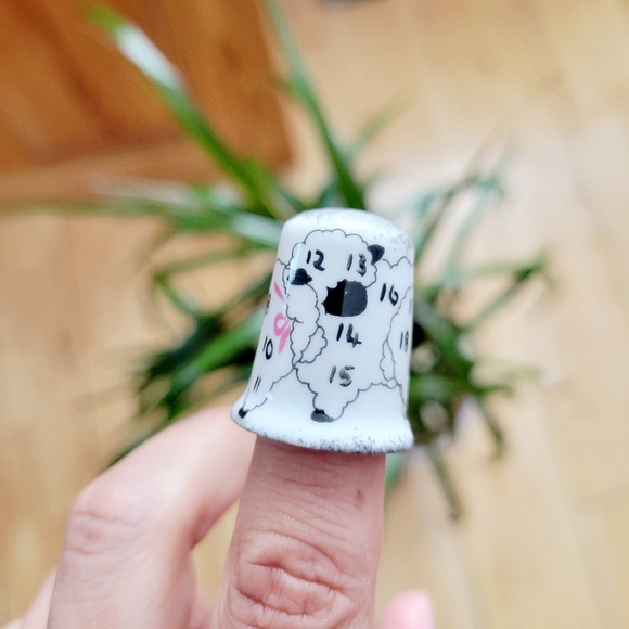 Vintage "Counting Sheep" Dream China Thimble - Picture 1 of 10